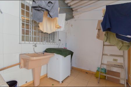 Casa à venda com 235m², 6 quartos e 2 vagas Casa à venda com 235m², 6 quartos e 2 vagasÁrea de Serviço Casa 2