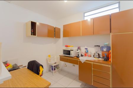 Casa à venda com 235m², 6 quartos e 2 vagas Casa à venda com 235m², 6 quartos e 2 vagasCozinha Casa 2