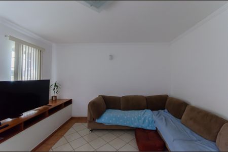 Casa à venda com 235m², 6 quartos e 2 vagas Casa à venda com 235m², 6 quartos e 2 vagasSala