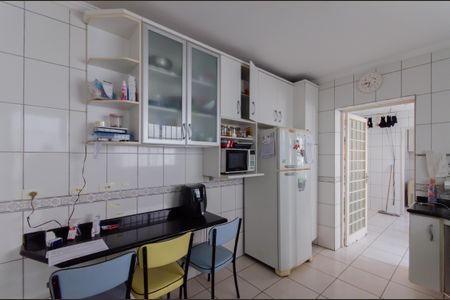 Casa à venda com 235m², 6 quartos e 2 vagas Casa à venda com 235m², 6 quartos e 2 vagasCozinha