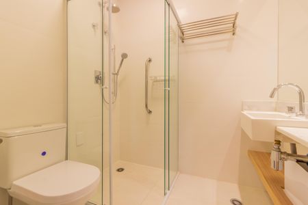 Banheiro de kitnet/studio para alugar com 1 quarto, 22m² em Paraíso, São Paulo