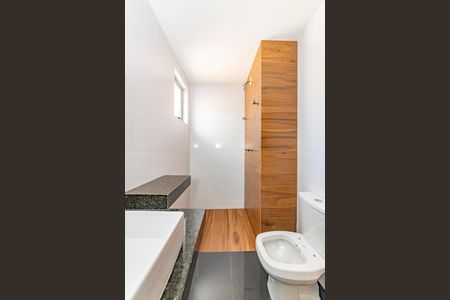 Apartamento à venda com 130m², 2 quartos e 3 vagasBanheiro da Suíte 2