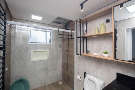 Casa à venda com 100m², 3 quartos e 2 vagas Casa à venda com 100m², 3 quartos e 2 vagasBanheiro da Suíte