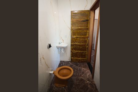 Banheiro de kitnet/studio para alugar com 1 quarto, 44m² em Medianeira, Porto Alegre