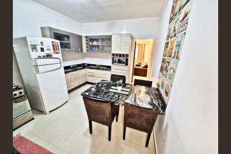 Cozinha  de casa à venda com 2 quartos, 75m² em Vila Ivone, São Paulo