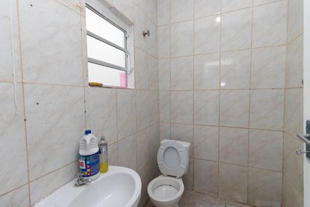 Casa à venda com 60m², 2 quartos e sem vaga Casa à venda com 60m², 2 quartos e sem vagaBanheiro