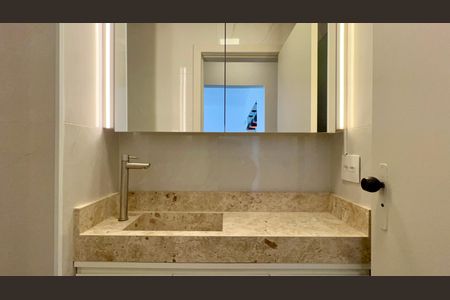 Apartamento à venda com 117m², 2 quartos e sem vaga Apartamento à venda com 117m², 2 quartos e sem vagaBanheiro