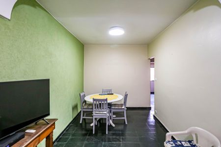 Casa à venda com 135m², 2 quartos e 2 vagasSala