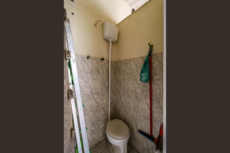 Casa à venda com 135m², 2 quartos e 2 vagasBanheiro de Serviço