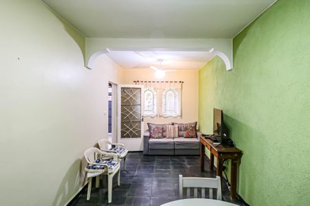 Casa à venda com 135m², 2 quartos e 2 vagasSala