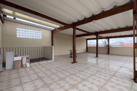 Casa à venda com 260m², 4 quartos e 3 vagas Casa à venda com 260m², 4 quartos e 3 vagasVaranda