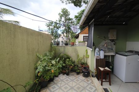 Casa de condomínio à venda com 121m², 3 quartos e 2 vagasÁrea de serviço