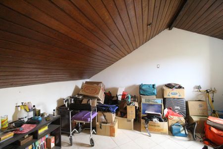 Casa de condomínio à venda com 121m², 3 quartos e 2 vagasSótão