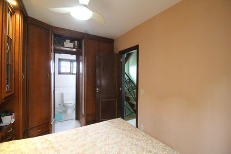 Casa de condomínio à venda com 121m², 3 quartos e 2 vagasSuíte