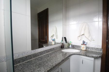 Casa de condomínio à venda com 121m², 3 quartos e 2 vagasBanheiro social