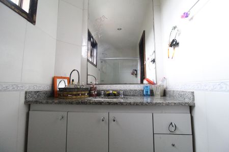 Casa de condomínio à venda com 121m², 3 quartos e 2 vagasBanheiro da suíte