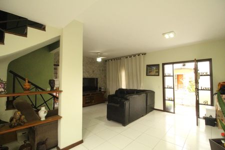 Casa de condomínio à venda com 121m², 3 quartos e 2 vagasSala