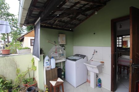 Casa de condomínio à venda com 121m², 3 quartos e 2 vagasÁrea de serviço