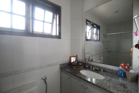 Casa de condomínio à venda com 121m², 3 quartos e 2 vagasBanheiro da suíte