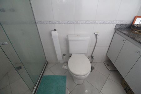 Casa de condomínio à venda com 121m², 3 quartos e 2 vagasBanheiro da suíte