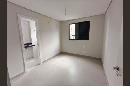 Apartamento à venda com 120m², 3 quartos e 4 vagasQuarto Suíte 2