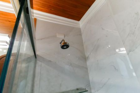 Casa à venda com 984m², 7 quartos e 14 vagas Casa à venda com 984m², 7 quartos e 14 vagasBanheiro da Suíte 3 - chuveiro