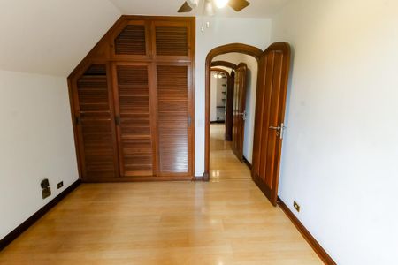 Casa à venda com 984m², 7 quartos e 14 vagas Casa à venda com 984m², 7 quartos e 14 vagasQuarto 2 - Armários