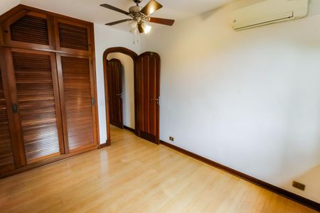 Casa à venda com 984m², 7 quartos e 14 vagas Casa à venda com 984m², 7 quartos e 14 vagasQuarto 2
