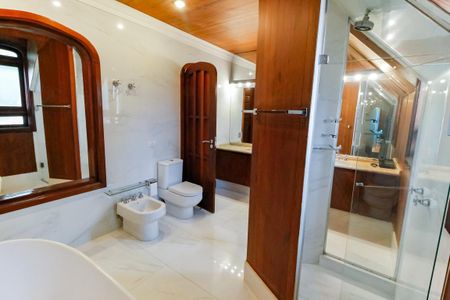 Casa à venda com 984m², 7 quartos e 14 vagas Casa à venda com 984m², 7 quartos e 14 vagasBanheiro da Suíte 1