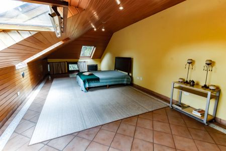 Casa à venda com 984m², 7 quartos e 14 vagas Casa à venda com 984m², 7 quartos e 14 vagasEdícula - Suíte