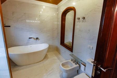 Casa à venda com 984m², 7 quartos e 14 vagas Casa à venda com 984m², 7 quartos e 14 vagasBanheiro da Suíte 1