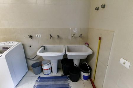 Casa à venda com 984m², 7 quartos e 14 vagas Casa à venda com 984m², 7 quartos e 14 vagasÁrea de Serviço