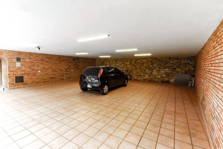 Casa à venda com 984m², 7 quartos e 14 vagas Casa à venda com 984m², 7 quartos e 14 vagasGaragem