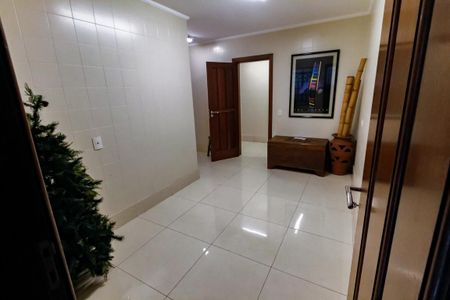 Casa à venda com 984m², 7 quartos e 14 vagas Casa à venda com 984m², 7 quartos e 14 vagasÁrea de Serviço