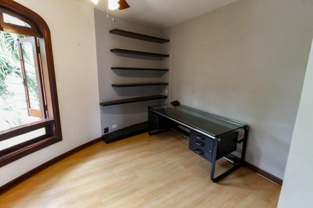 Casa à venda com 984m², 7 quartos e 14 vagas Casa à venda com 984m², 7 quartos e 14 vagasQuarto 1