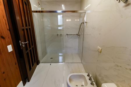Casa à venda com 984m², 7 quartos e 14 vagas Casa à venda com 984m², 7 quartos e 14 vagasBanheiro da Suíte 2
