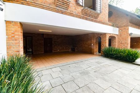 Casa à venda com 984m², 7 quartos e 14 vagas Casa à venda com 984m², 7 quartos e 14 vagasGaragem