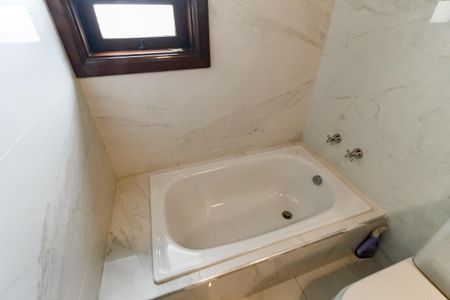 Casa à venda com 984m², 7 quartos e 14 vagas Casa à venda com 984m², 7 quartos e 14 vagasBanheiro da Suíte 3 - banheira