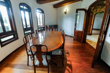 Casa à venda com 984m², 7 quartos e 14 vagas Casa à venda com 984m², 7 quartos e 14 vagasSala 4