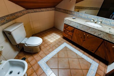 Casa à venda com 984m², 7 quartos e 14 vagas Casa à venda com 984m², 7 quartos e 14 vagasEdícula - Banheiro da Suíte