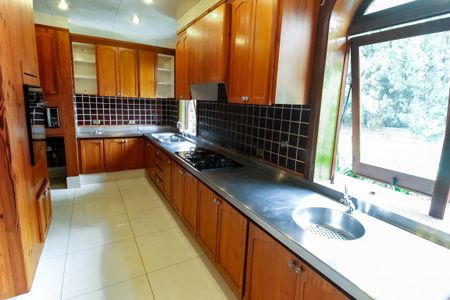 Casa à venda com 984m², 7 quartos e 14 vagas Casa à venda com 984m², 7 quartos e 14 vagasCozinha