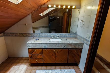 Casa à venda com 984m², 7 quartos e 14 vagas Casa à venda com 984m², 7 quartos e 14 vagasEdícula - Banheiro da Suíte