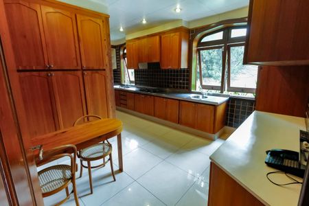 Casa à venda com 984m², 7 quartos e 14 vagas Casa à venda com 984m², 7 quartos e 14 vagasCozinha