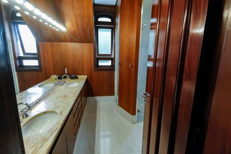 Casa à venda com 984m², 7 quartos e 14 vagas Casa à venda com 984m², 7 quartos e 14 vagasBanheiro da Suíte 1