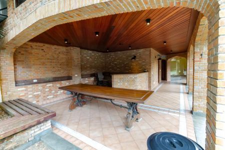 Casa à venda com 984m², 7 quartos e 14 vagas Casa à venda com 984m², 7 quartos e 14 vagasÁrea - Piscina