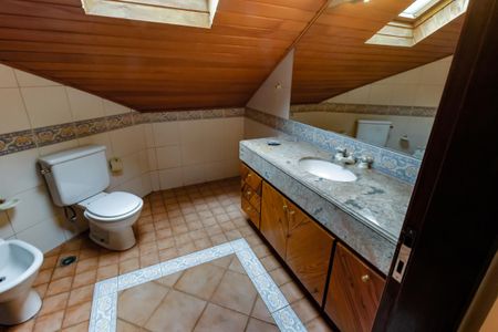 Casa à venda com 984m², 7 quartos e 14 vagas Casa à venda com 984m², 7 quartos e 14 vagasEdícula - Banheiro da Suíte