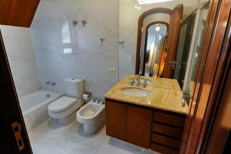 Casa à venda com 984m², 7 quartos e 14 vagas Casa à venda com 984m², 7 quartos e 14 vagasBanheiro da Suíte 3