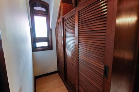 Casa à venda com 984m², 7 quartos e 14 vagas Casa à venda com 984m², 7 quartos e 14 vagasCloset da suíte 3