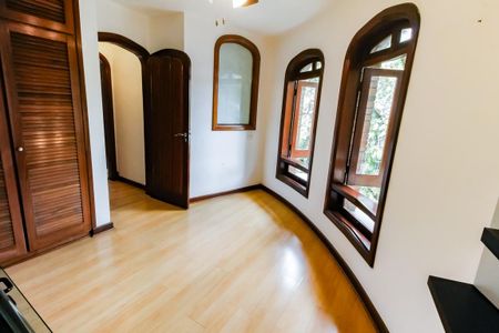 Casa à venda com 984m², 7 quartos e 14 vagas Casa à venda com 984m², 7 quartos e 14 vagasQuarto 1