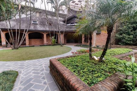 Casa à venda com 984m², 7 quartos e 14 vagas Casa à venda com 984m², 7 quartos e 14 vagasEdícula